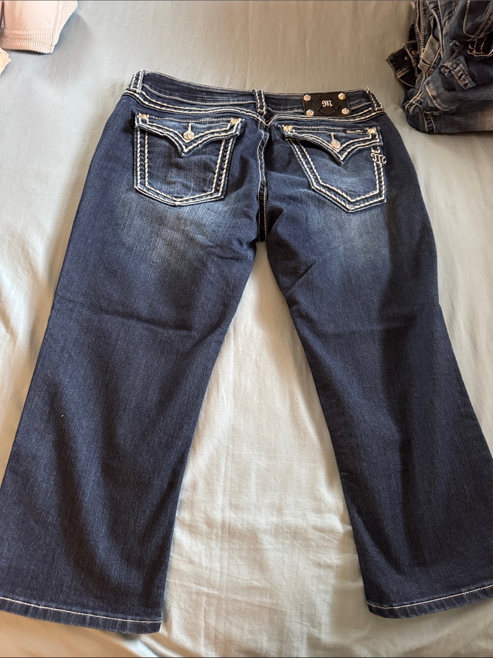 Miss Me Dark Blue Cropped Jeans with Contrast Stitching - Picture 3 of 4
